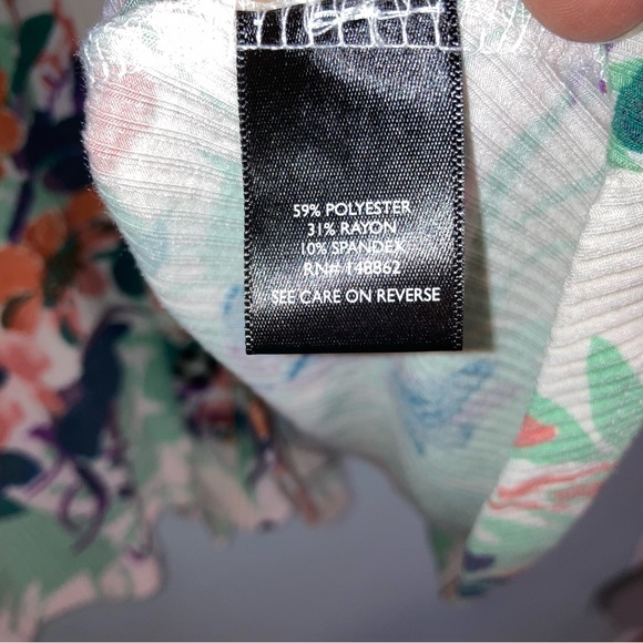 Torrid Ribbed White Floral Knit Button Front Peplum Top Size 3 - Picture 9 of 9